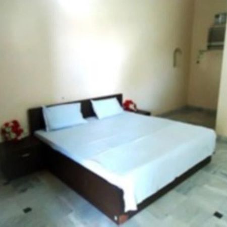 Kedar Dham Hotel Mathura Exterior photo
